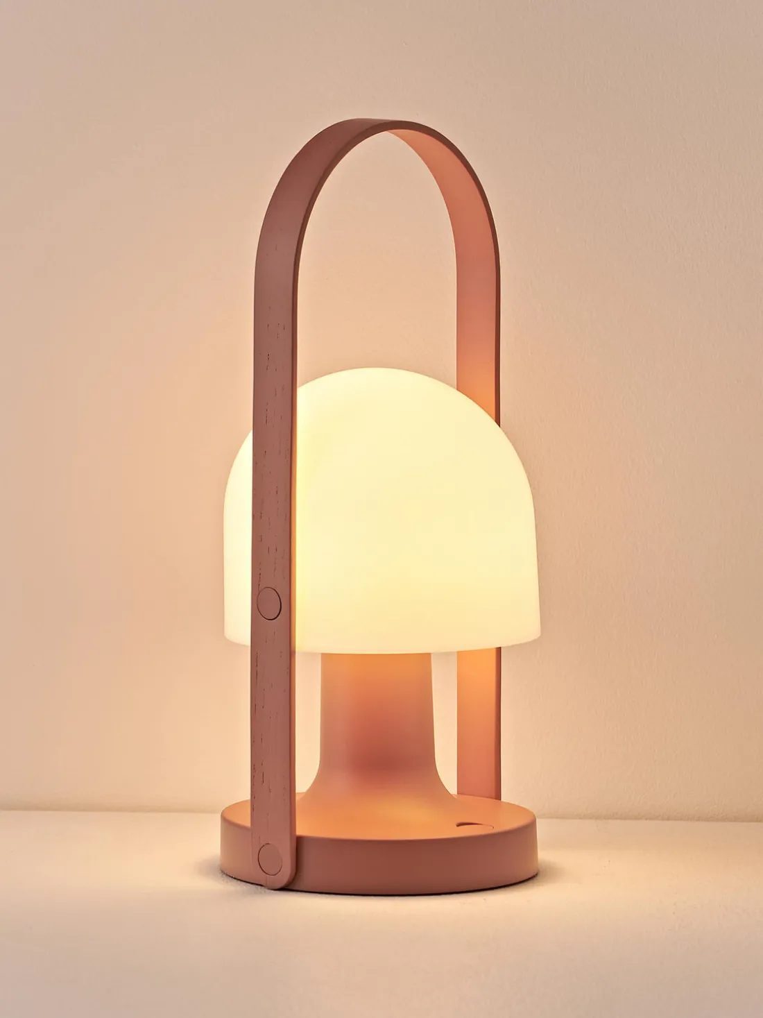 Lámpara de mesa LED regulable Followme, con pantalla orientable