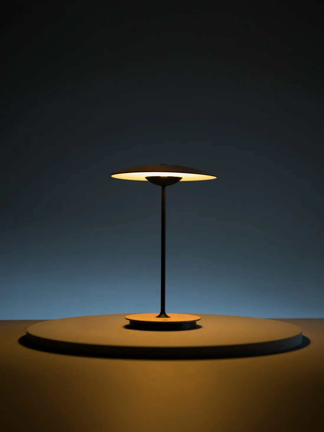 Lámpara de mesa LED regulable Ginger, portátil