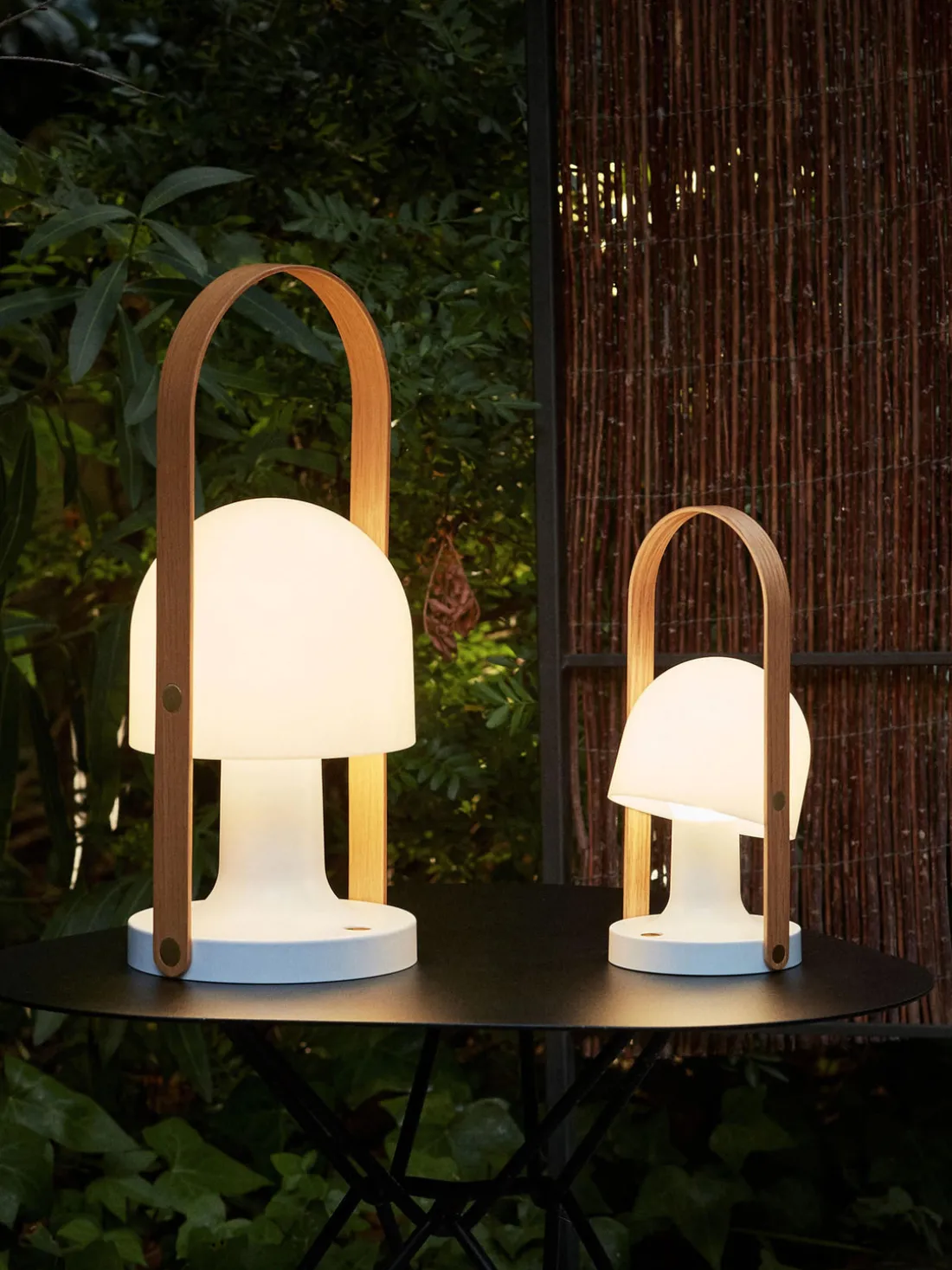 Lámpara de mesa LED regulable Followme Plus, con pantalla orientable