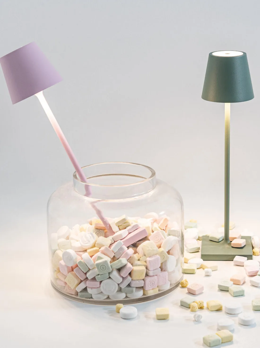 Lámpara de mesa LED regulable Poldina, portátil