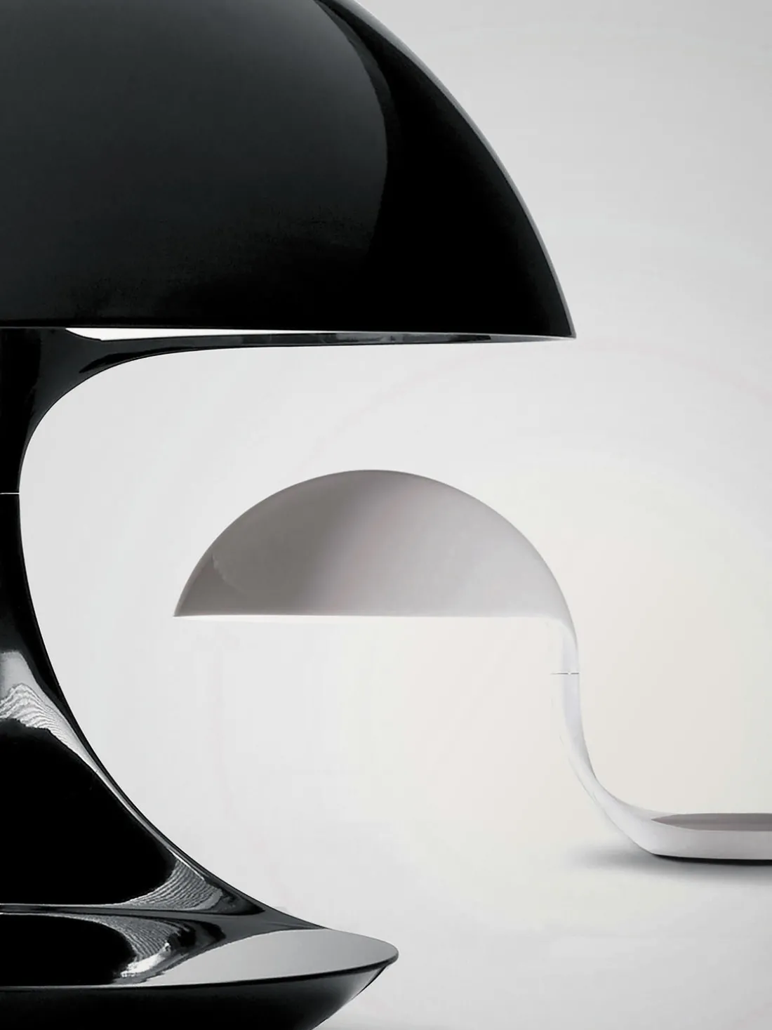 Lámpara de mesa orientable Cobra