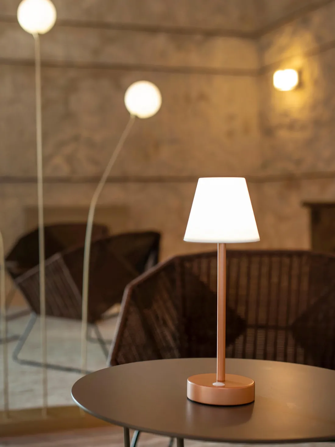 Lámpara de mesa para exterior LED regulable táctil Lola, portátil