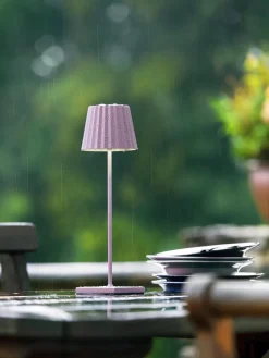 Lámpara de mesa para exterior LED regulable Trellia, portátil