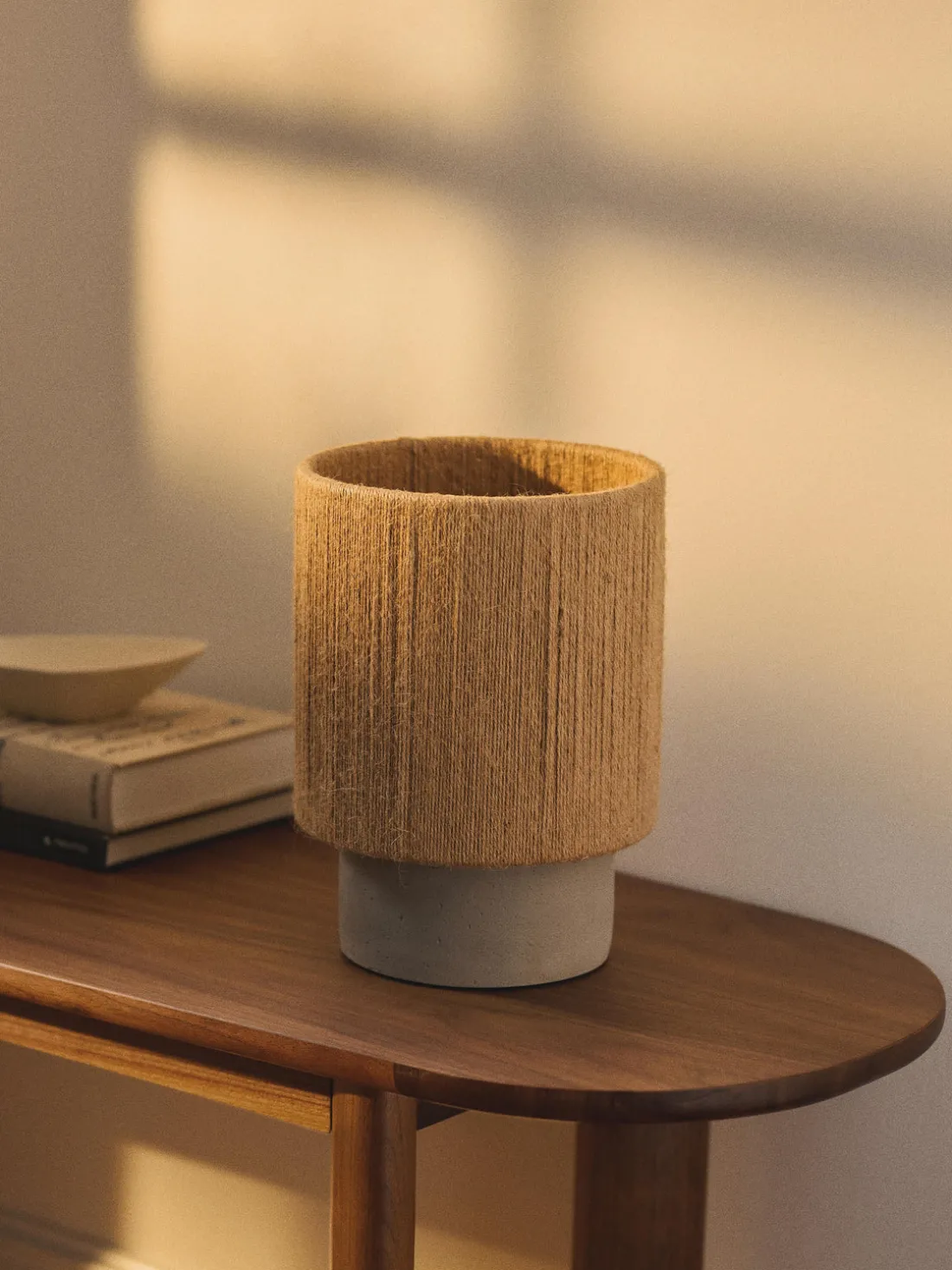 Lámpara de mesa pequeña de yute Galea