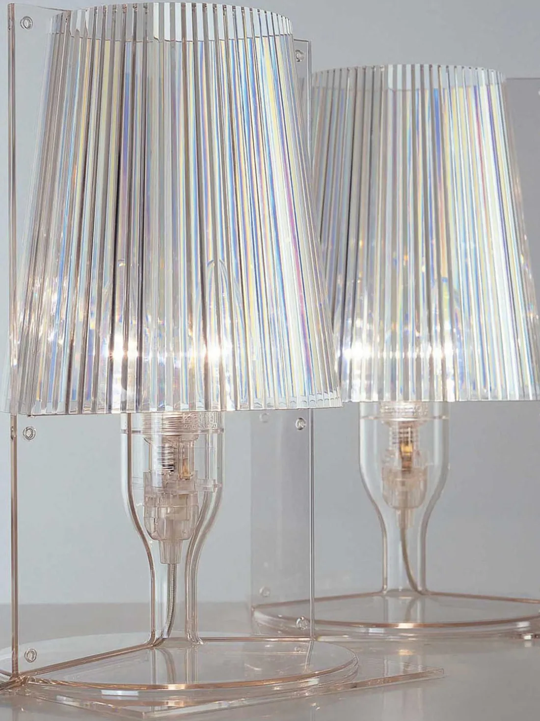 Lámpara de mesa pequeña LED Take