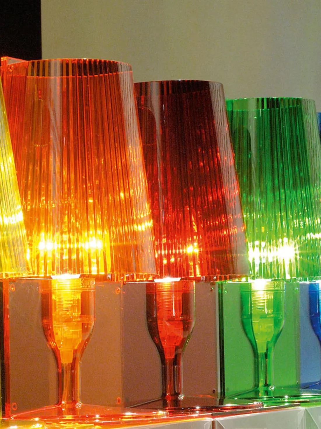 Lámpara de mesa pequeña LED Take