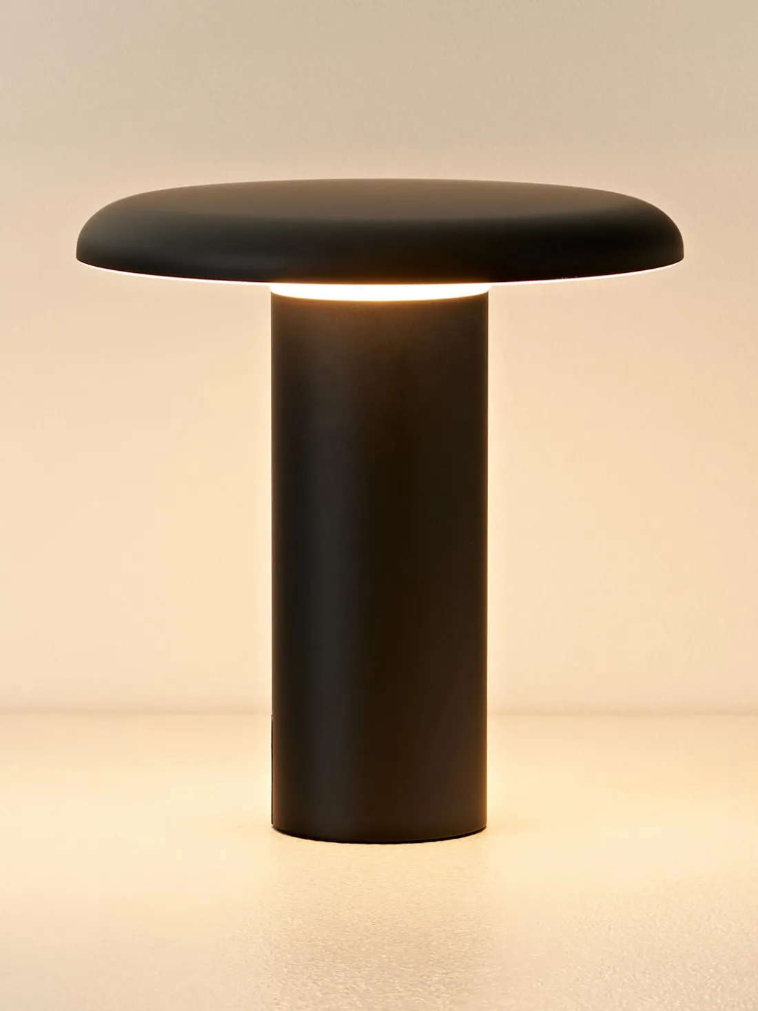 Lámpara de mesa pequeña LED regulable Takku, portátil