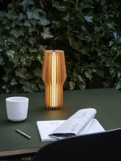 Lámpara de mesa pequeña LED regulable Radiant, portátil