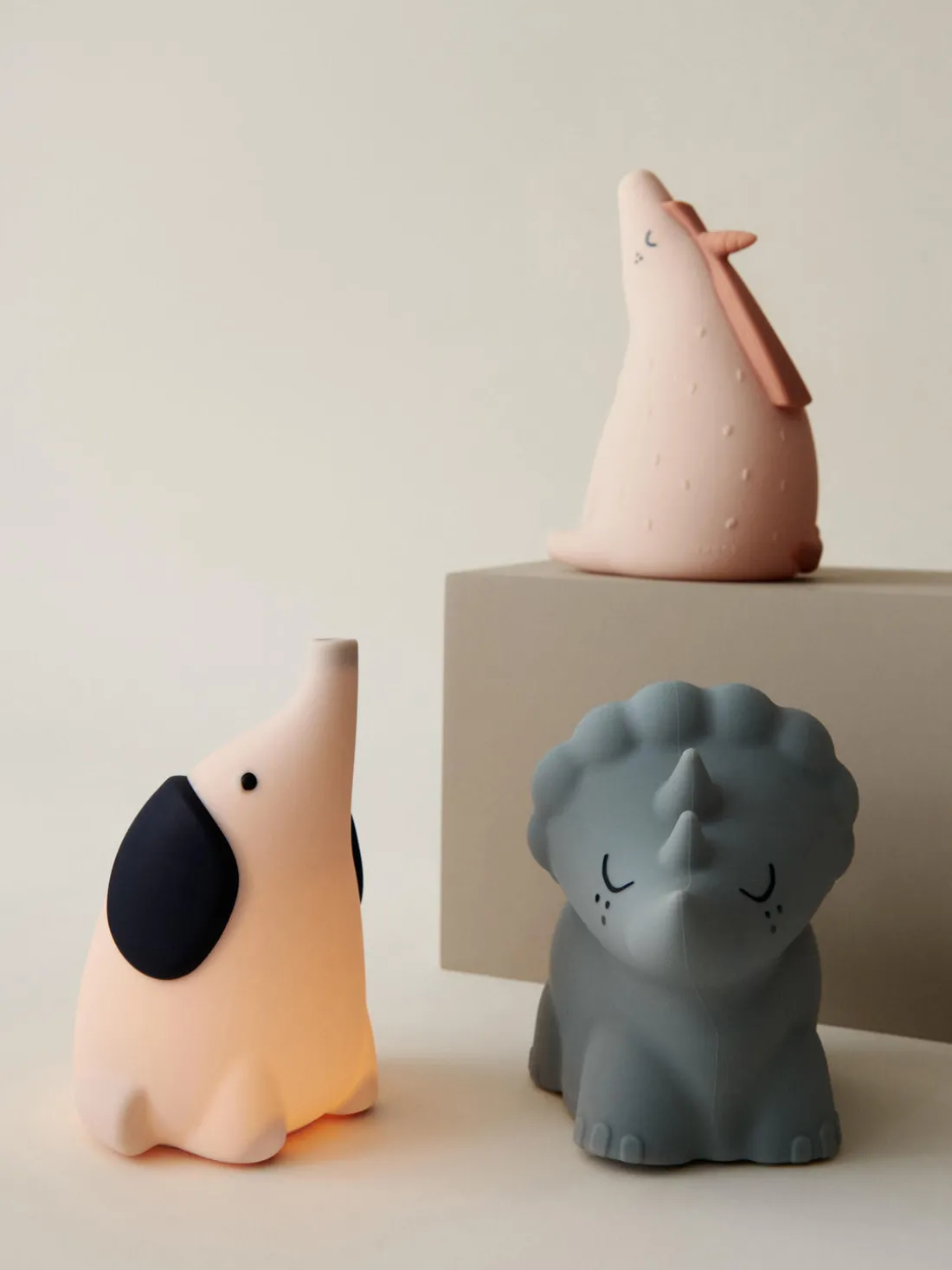 Lámpara de mesa pequeña LED Winston