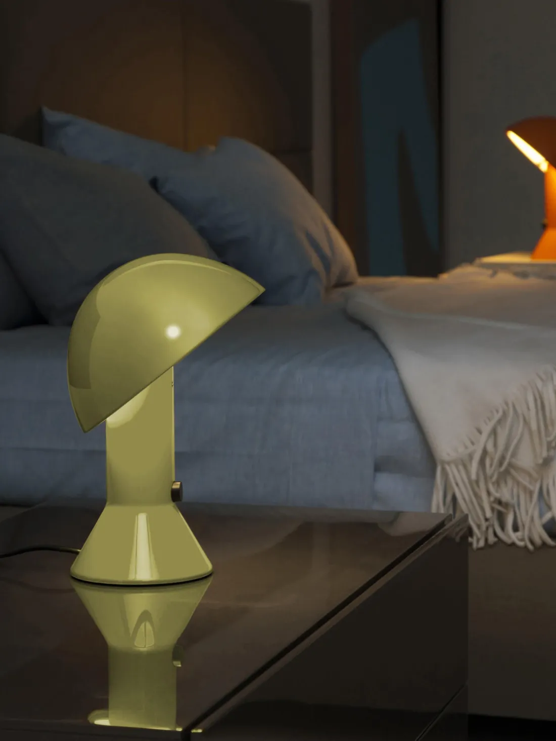 Lámpara de mesa pequeña orientable Elmetto