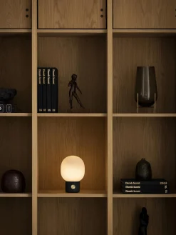 Lámpara de mesa pequeña regulable con puerto USB JWDA