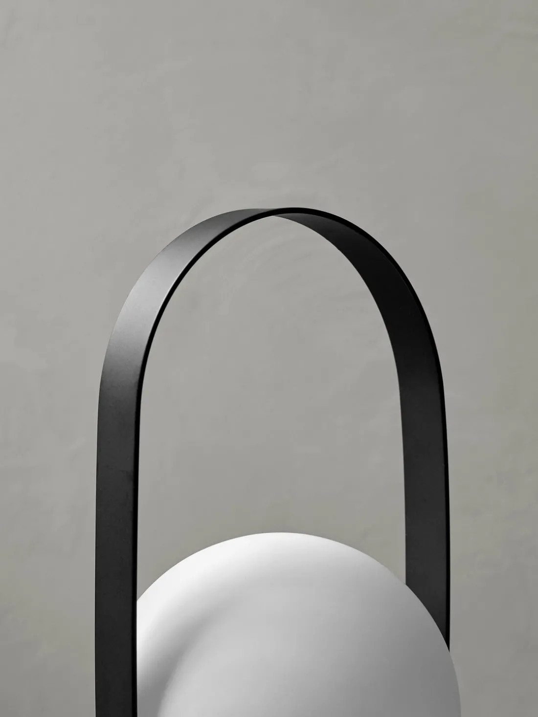 Lámpara de mesa pequeña regulable Carrie, portátil