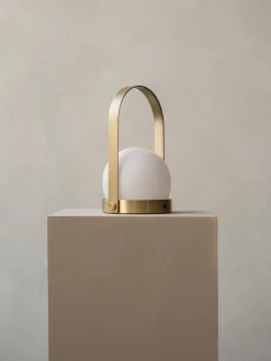 Lámpara de mesa pequeña regulable Carrie, portátil