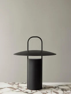 Lámpara de mesa regulable LED Ray, con puerto USB