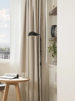 Lámpara de pie pequeña con pantalla ajustable Funiculí