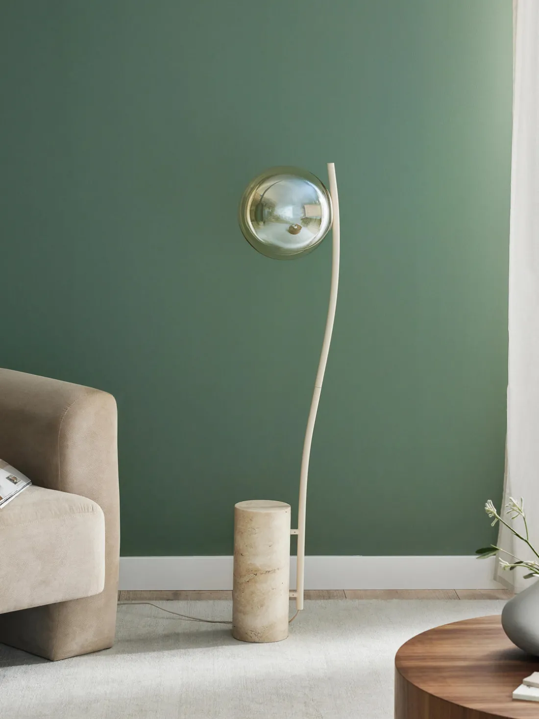 Lámpara de pie pequeña de travertino Cora