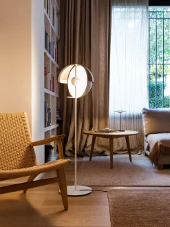 Lámpara de pie pequeña LED regulable Theia