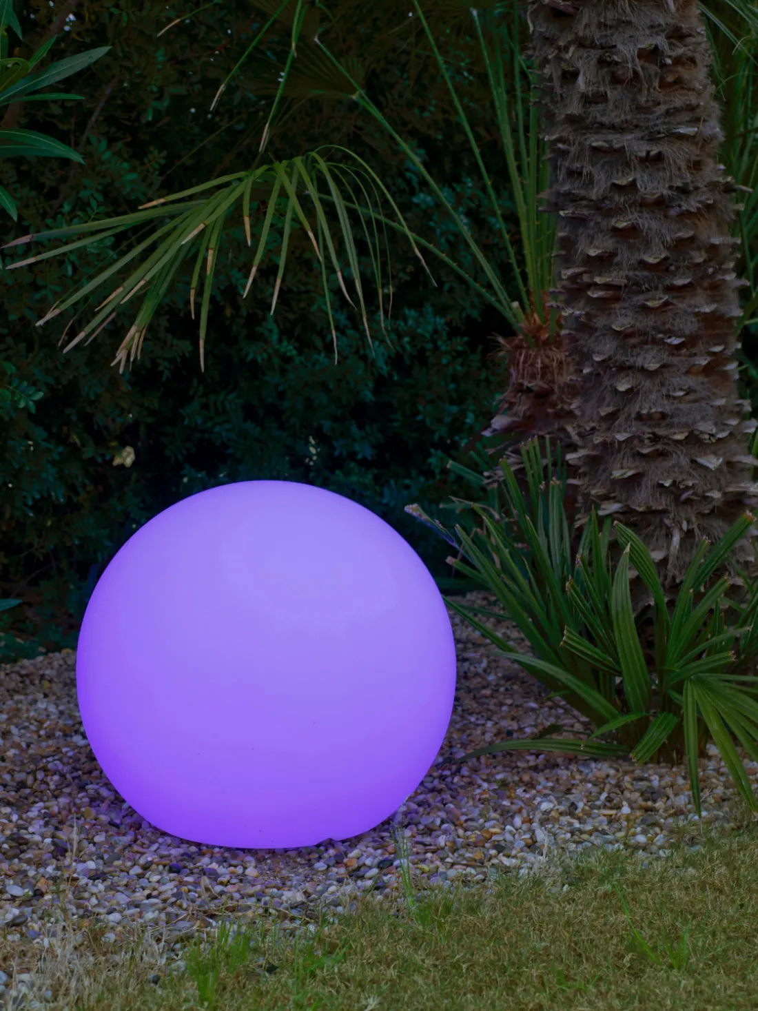 Lámpara de suelo solar LED para exterior regulable Buly, con cambio de color y mando a distancia