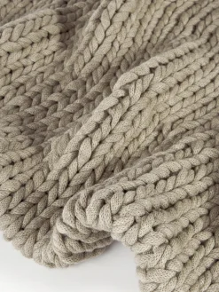 Manta artesanal de punto grueso Adyna