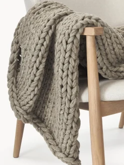 Manta artesanal de punto grueso Adyna