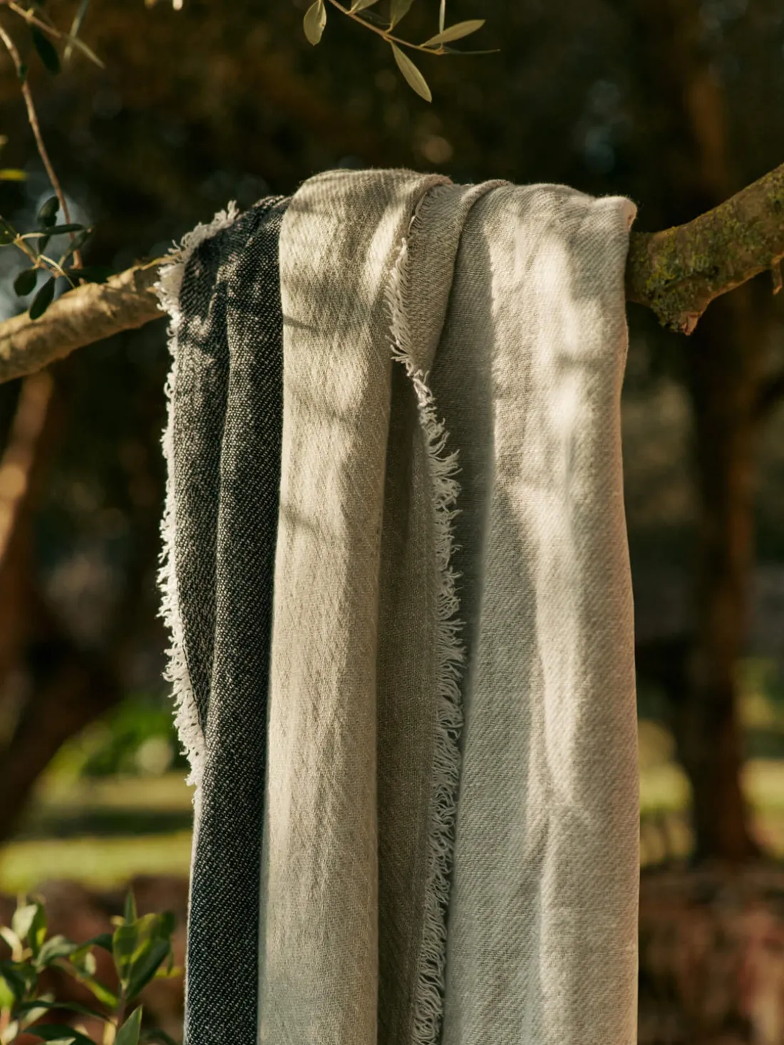 Manta de lino artesanal con flecos Pila