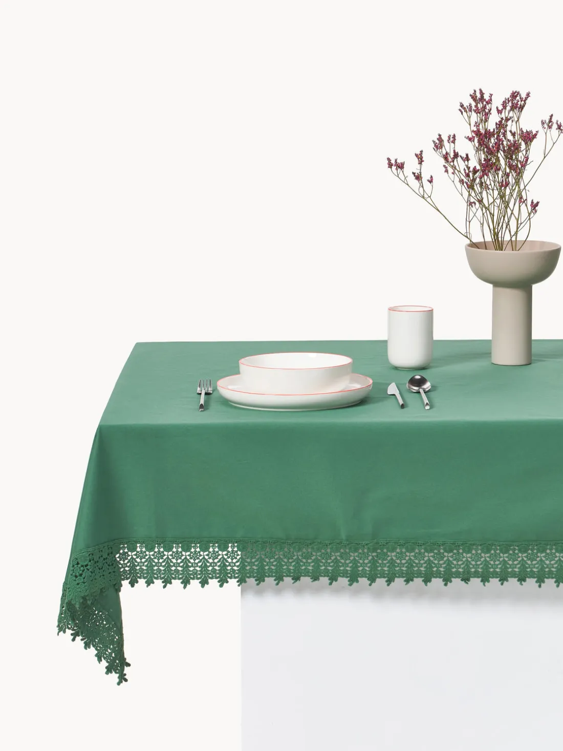 Mantel con ribete de encaje Flavia