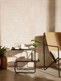 Mesa auxiliar con estantes adicionales Level