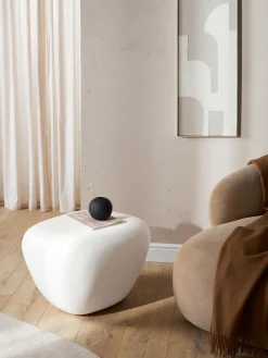 Mesa auxiliar con forma orgánica Pietra