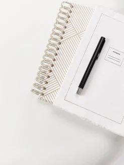 Mesa auxiliar con forma orgánica Pietra