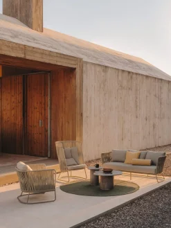 Mesa auxiliar de jardín de hormigón Macarella