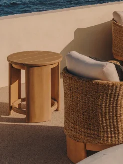 Mesa auxiliar de jardín redonda de madera de eucalipto Xoriguer