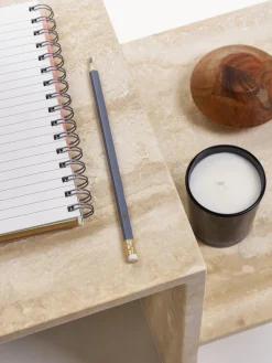 Mesa auxiliar de travertino con dos estantes Distinct