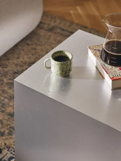 Mesa auxiliar en look metálico Lesley