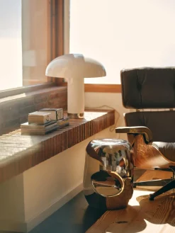 Mesa auxiliar redonda artesanal de cerámica Currents