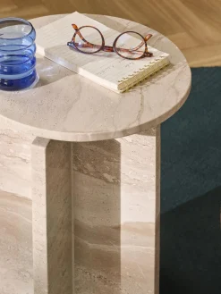 Mesa auxiliar redonda de travertino Marisa