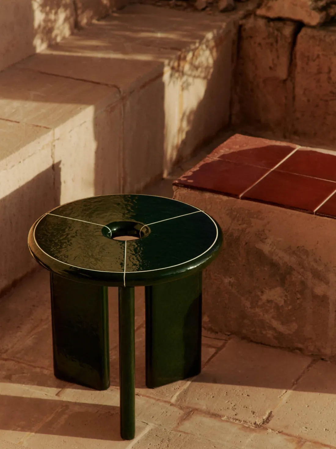 Mesa auxiliar redonda de hormigón Deya