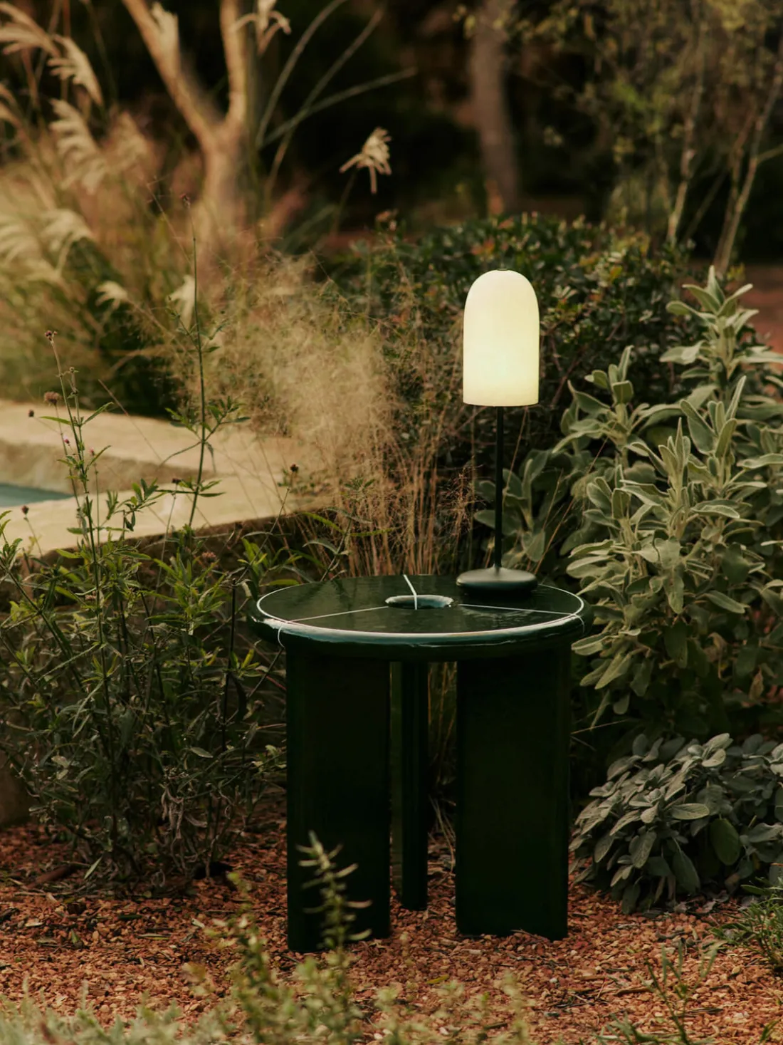 Mesa auxiliar redonda de hormigón Deya