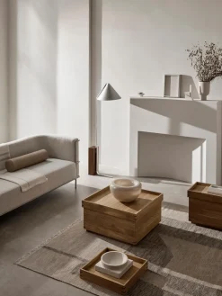 Mesa de centro artesanal de madera de roble con espacio de almacenamiento Japanese