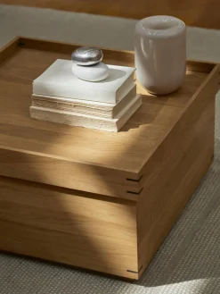 Mesa de centro artesanal de madera de roble con espacio de almacenamiento Japanese