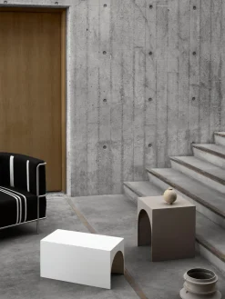 Mesa de centro de metal Arch