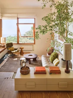 Mesa de centro redonda artesanal de madera de mango Conversation