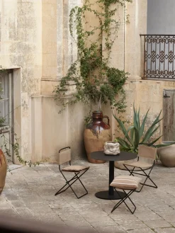 Mesa de comedor de forma orgánica Form, Ø 88 cm