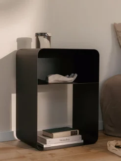 Mesilla de noche artesanal de metal Damio