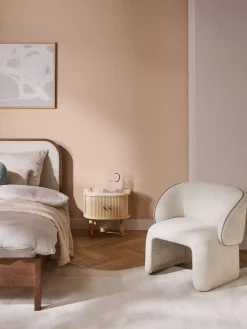 Mesita de noche con frente acanalado Calary