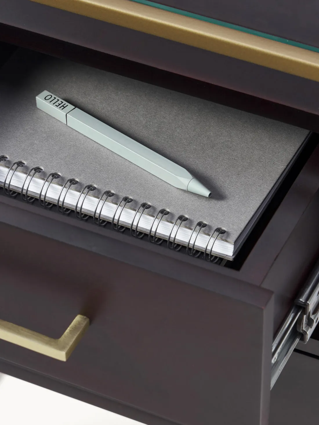 Mesita de noche de madera de mango Lyle