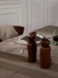 Molinillo de especias de madera de fresno Pebble