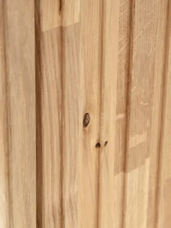 Mueble TV de madera de roble con frente acanalado Avourio, 2 puertas