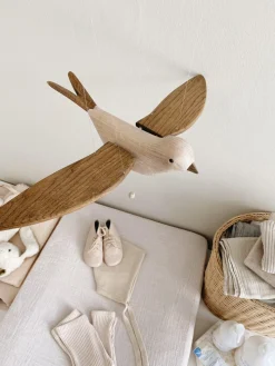 Móvil artesanal de madera de roble Koko