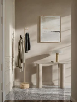 Perchero con base de travertino Disa