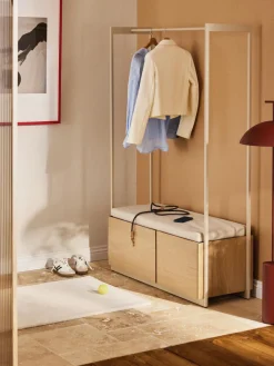 Perchero de madera Larsen